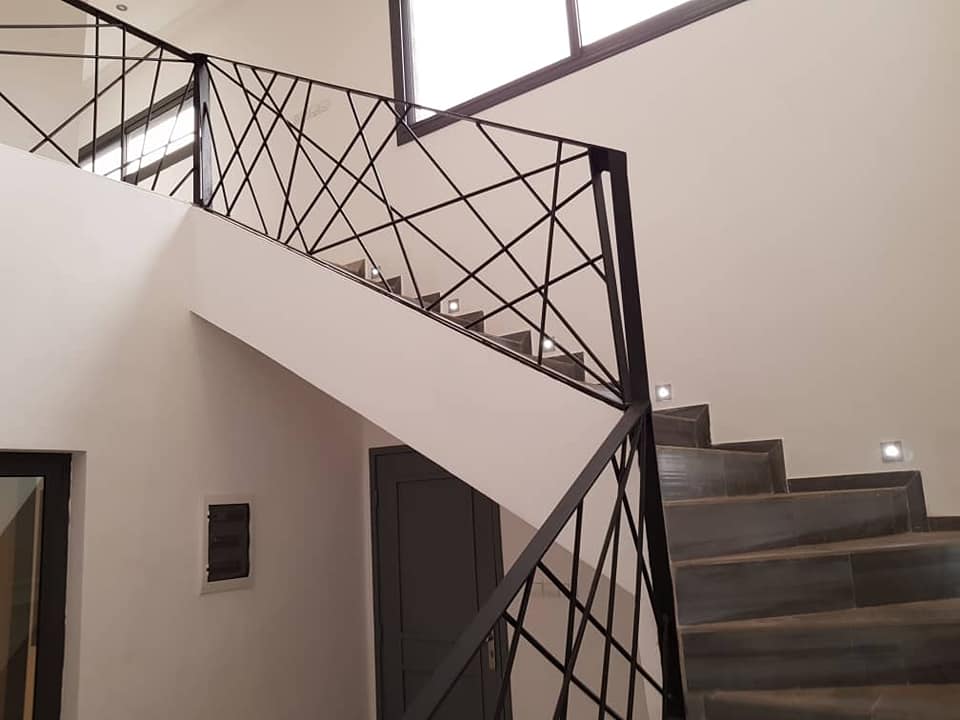 Escalier d'une villa-scholla prise par ROTOR TOGO expert immobilier